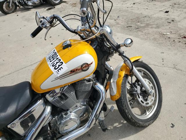 1HFSC180XWA201620 - 1998 HONDA VT1100 C YELLOW photo 9