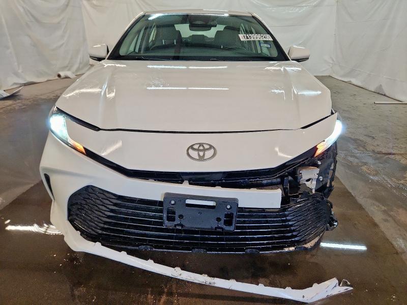 4T1DAACKXSU154093 - 2025 TOYOTA CAMRY XSE WHITE photo 5