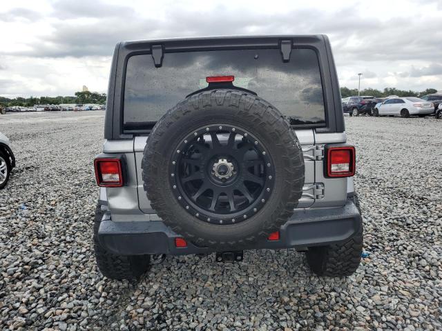 1C4HJXEG1JW196107 - 2018 JEEP WRANGLER U SAHARA SILVER photo 6