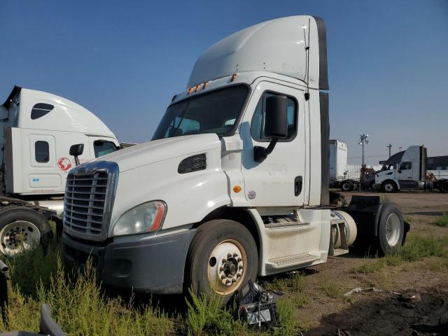 3AKBGADV4FSGU9422 - 2015 FREIGHTLINER CASCADIA WHITE photo 2
