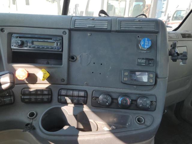 3AKBGADV4FSGU9422 - 2015 FREIGHTLINER CASCADIA WHITE photo 9