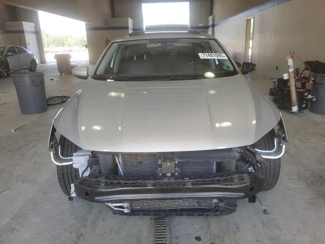 1VWBA7A38JC042257 - 2018 VOLKSWAGEN PASSAT SE 银色 照片 5