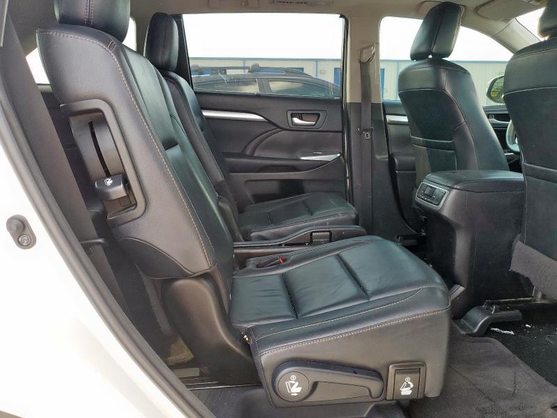 5TDKKRFH7GS162509 - 2016 TOYOTA HIGHLANDER XLE Biały zdjęcie 11