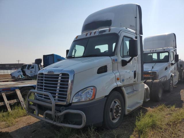 3AKBGADV4FSGU9419 - 2015 FREIGHTLINER CASCADIA WHITE photo 2
