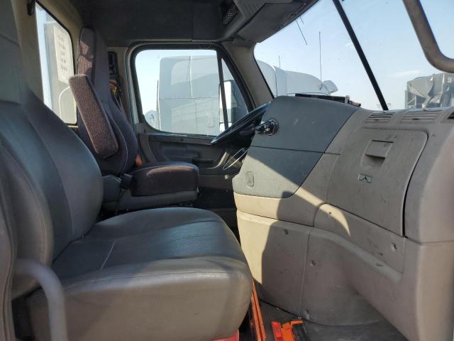 3AKBGADV4FSGU9419 - 2015 FREIGHTLINER CASCADIA WHITE photo 5