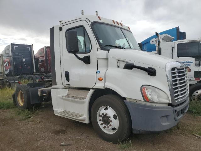 2016 FREIGHTLINER CASCADIA 1, null