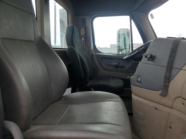 3AKBGADV6HSJD0464 - 2017 FREIGHTLINER CASCADIA 1 WHITE photo 6