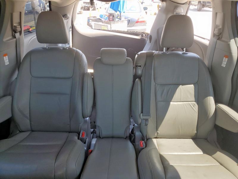 5TDYZ3DC0JS963610 - 2018 TOYOTA SIENNA XLE Schwarz Foto 10