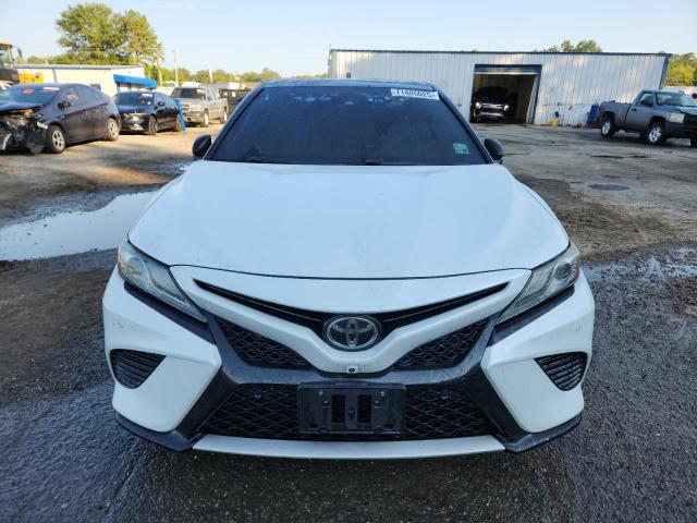 4T1B61HK2KU256621 - 2019 TOYOTA CAMRY XSE أبيض صورة 5