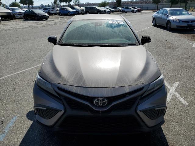 4T1G11AK1PU791543 - 2023 TOYOTA CAMRY SE NIGHT SHADE GRAY photo 5