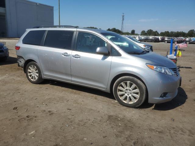 5TDDK3DC4FS109066 - 2015 TOYOTA SIENNA XLE 银色 照片 4