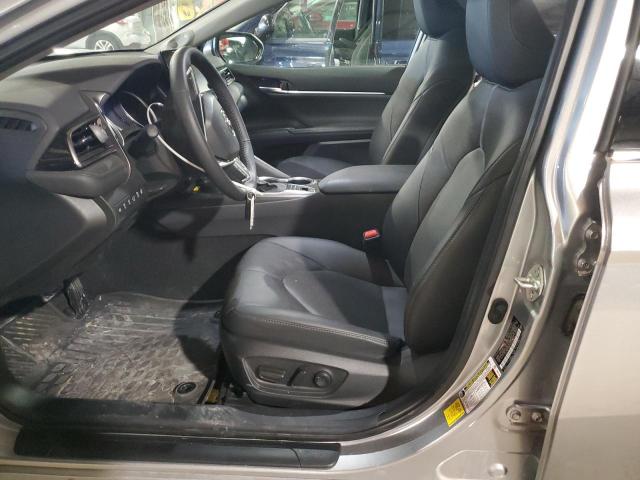 4T1F11AK7PU821432 - 2023 TOYOTA CAMRY XLE فضي صورة 13