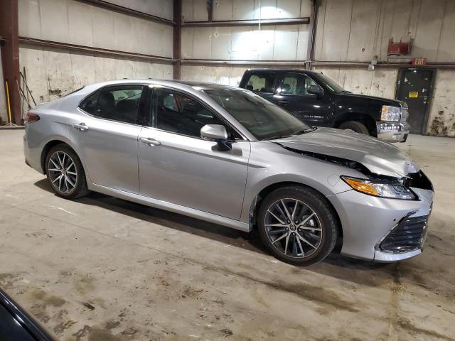 4T1F11AK7PU821432 - 2023 TOYOTA CAMRY XLE فضي صورة 8