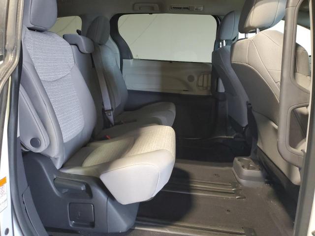 5TDKSKFC9PS074167 - 2023 TOYOTA SIENNA LE WHITE photo 11