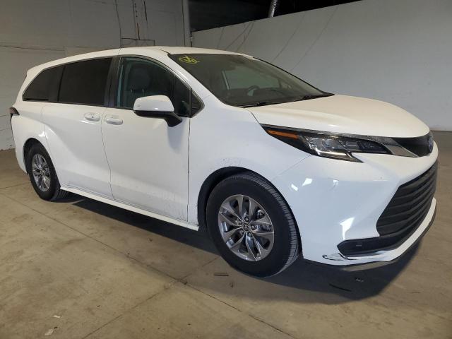 5TDKSKFC9PS074167 - 2023 TOYOTA SIENNA LE WHITE photo 4