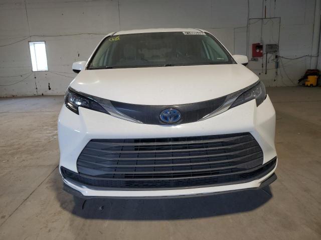 5TDKSKFC9PS074167 - 2023 TOYOTA SIENNA LE WHITE photo 5