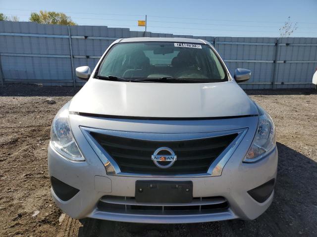 3N1CN7AP4HL887185 - 2017 NISSAN VERSA S SILVER photo 5