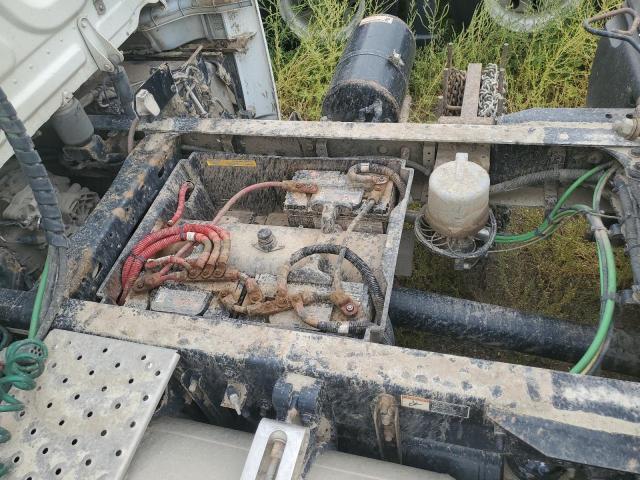 3AKBGADV5GSHB2539 - 2016 FREIGHTLINER CASCADIA 1 WHITE photo 9