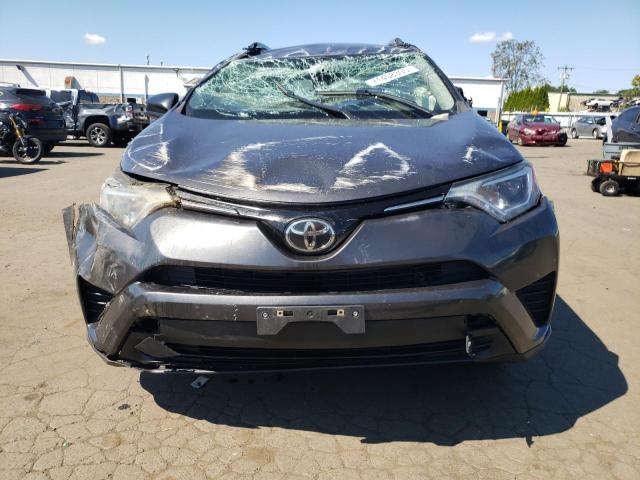 JTMBFREV4HJ140834 - 2017 TOYOTA RAV4 LE 灰色 照片 5
