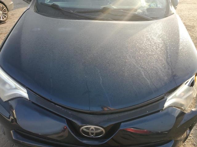 2T3JFREV0HW652295 - 2017 TOYOTA RAV4 SE შავი ფოტო 11