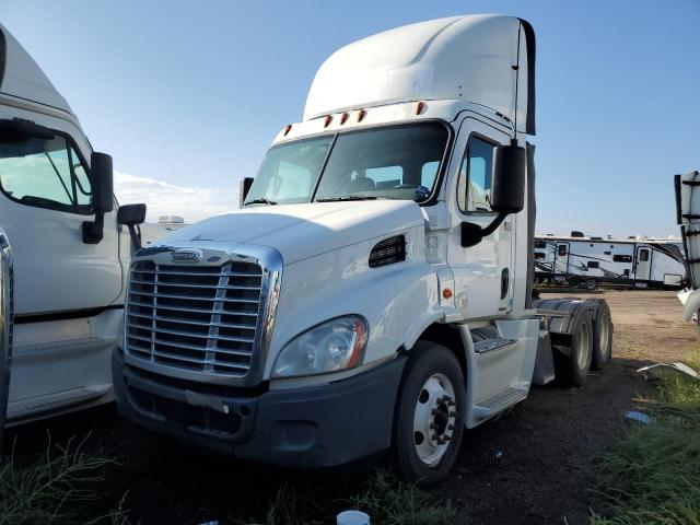 3AKJGBDV9GSHB2285 - 2016 FREIGHTLINER CASCADIA 1 WHITE photo 2
