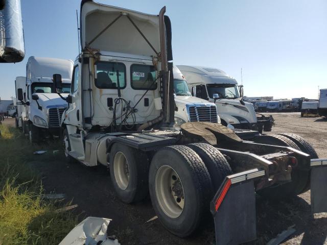 3AKJGBDV9GSHB2285 - 2016 FREIGHTLINER CASCADIA 1 WHITE photo 3