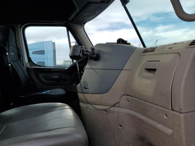 3AKJGBDV9GSHB2285 - 2016 FREIGHTLINER CASCADIA 1 WHITE photo 5