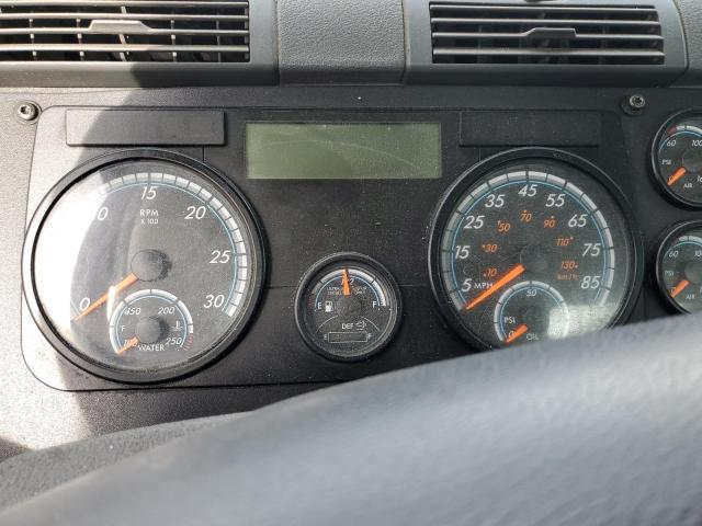 3AKJGBDV9GSHB2285 - 2016 FREIGHTLINER CASCADIA 1 WHITE photo 8