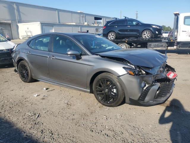 4T1DAACK3SU623458 - 2025 TOYOTA CAMRY XSE GRAY photo 4