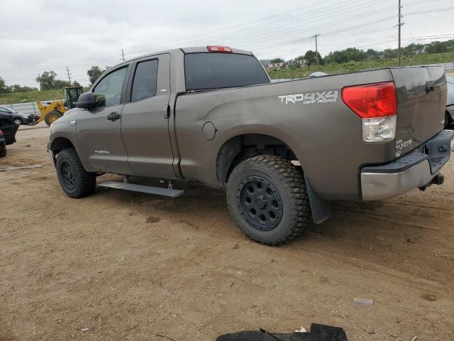 5TFUY5F16BX197788 - 2011 TOYOTA TUNDRA DOUBLE CAB SR5 GRAY photo 2