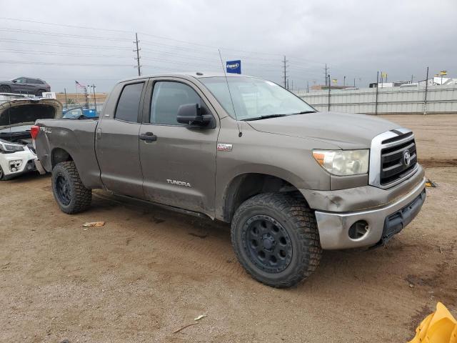 5TFUY5F16BX197788 - 2011 TOYOTA TUNDRA DOUBLE CAB SR5 GRAY photo 4