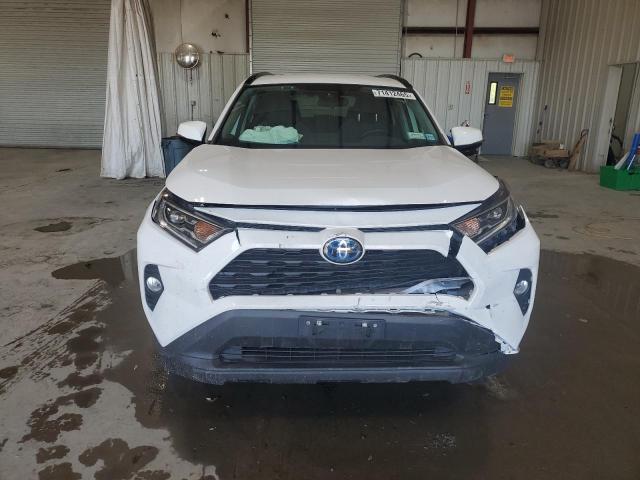 4T3R6RFV1MU007635 - 2021 TOYOTA RAV4 XLE WHITE photo 5