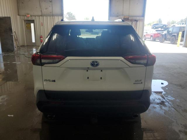 4T3R6RFV1MU007635 - 2021 TOYOTA RAV4 XLE WHITE photo 6