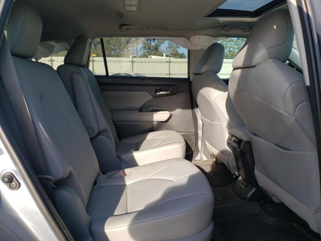 5TDGZRAH4MS046351 - 2021 TOYOTA HIGHLANDER XLE SILVER photo 11