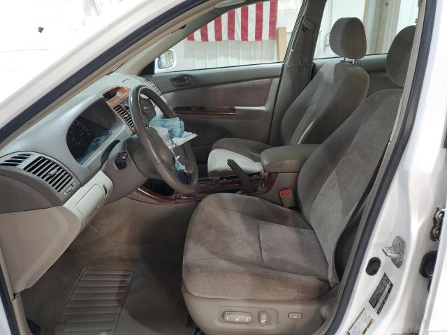 JTDBE32K740283545 - 2004 TOYOTA CAMRY LE WHITE photo 7