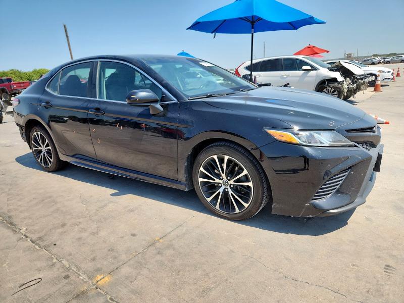 4T1B11HKXJU593311 - 2018 TOYOTA CAMRY L შავი ფოტო 4