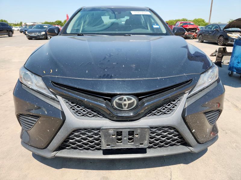 4T1B11HKXJU593311 - 2018 TOYOTA CAMRY L შავი ფოტო 5