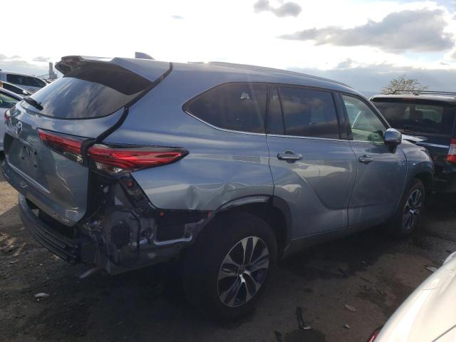 5TDGZRBH0NS213188 - 2022 TOYOTA HIGHLANDER XLE GRAY photo 3