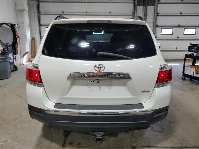 5TDBK3EH8DS214367 - 2013 TOYOTA HIGHLANDER BASE Белый фото 6