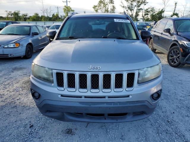 1C4NJCBA0GD665011 - 2016 JEEP COMPASS SPORT Silber Foto 5