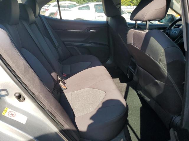 4T1B11HK3JU008844 - 2018 TOYOTA CAMRY L 银色 照片 10