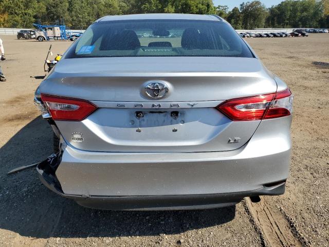 4T1B11HK3JU008844 - 2018 TOYOTA CAMRY L 银色 照片 6