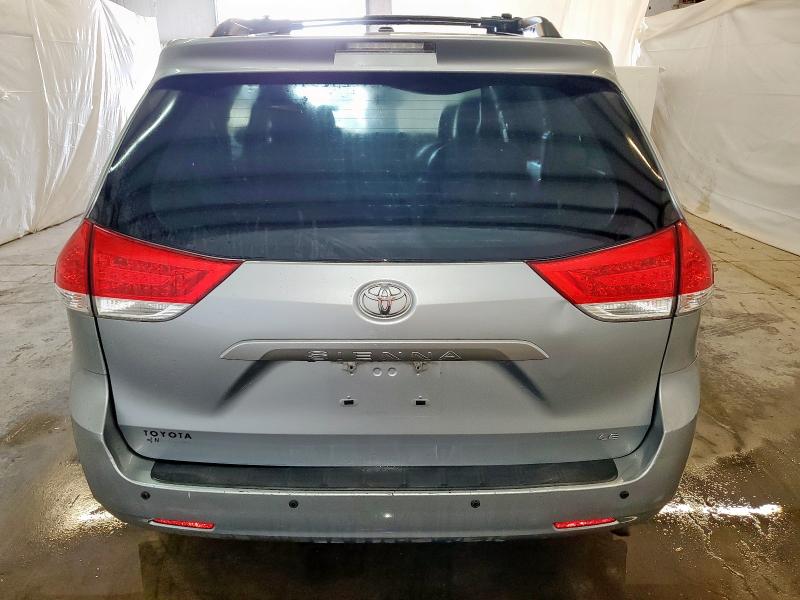 5TDYK3DC0DS280332 - 2013 TOYOTA SIENNA XLE SILVER photo 6