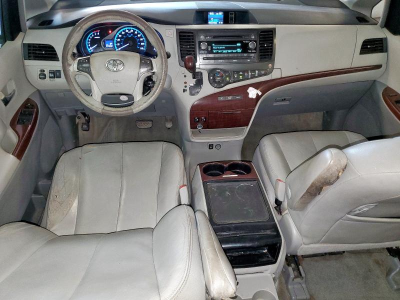 5TDYK3DC0DS280332 - 2013 TOYOTA SIENNA XLE SILVER photo 8