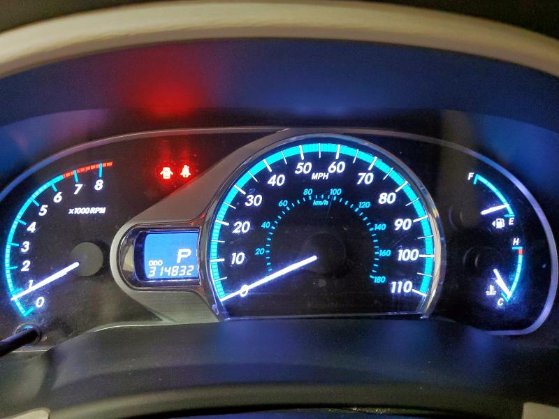 5TDYK3DC0DS280332 - 2013 TOYOTA SIENNA XLE SILVER photo 9