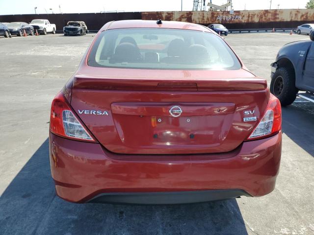 3N1CN7AP7JL811028 - 2018 NISSAN VERSA S BURGUNDY photo 6