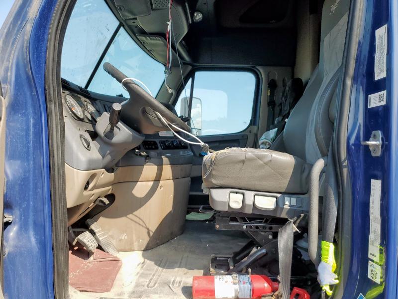 3AKJGLDR9HSHC2003 - 2017 FREIGHTLINER CASCADIA 1 Niebieski zdjęcie 5