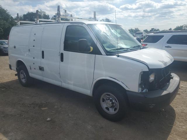 1GCWGFBA6C1105929 - 2012 CHEVROLET EXPRESS G2 WHITE photo 4