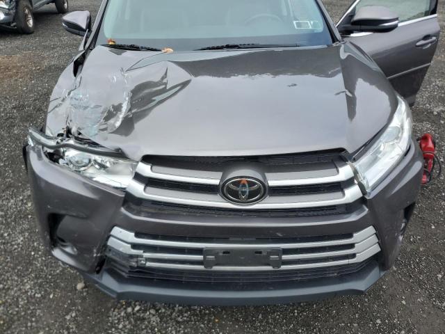 5TDJZRFH5JS848336 - 2018 TOYOTA HIGHLANDER SE 灰色 照片 12