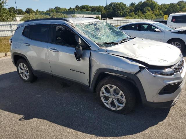 3C4NJDBN7RT119280 - 2024 JEEP COMPASS LATITUDE ვერცხლისფერი ფოტო 4